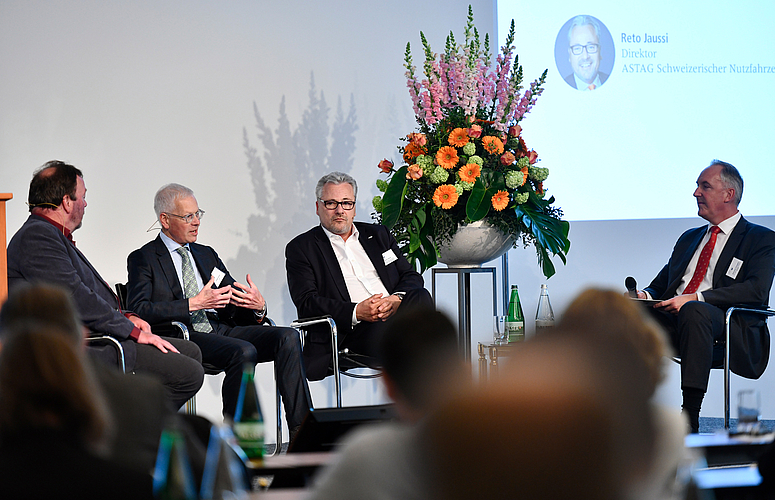 astag direktor reto jaussi podiumsdiskussion swiss shippers forum interlaken