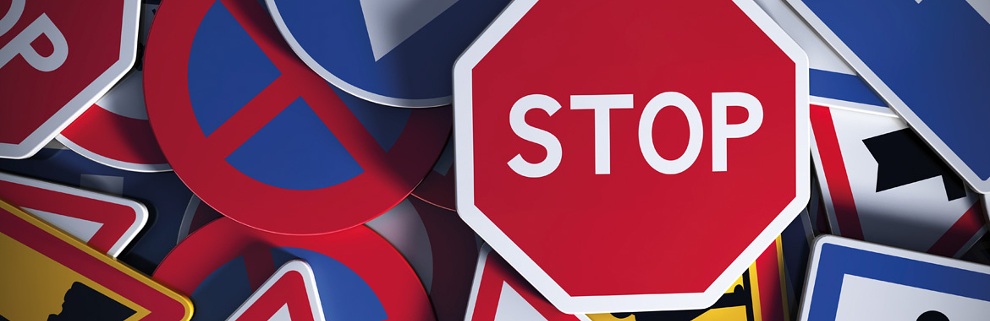 Verkehrsschilder Stop Vortritt Tempolimit