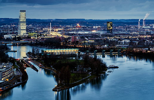 symbol-adobe-basel-industrie-nachts