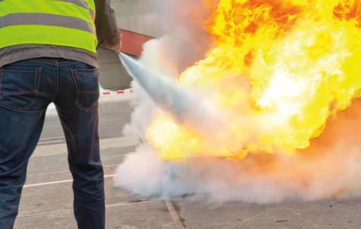 unfall feuer feuerloescher