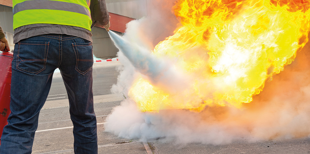 unfall feuer feuerloescher