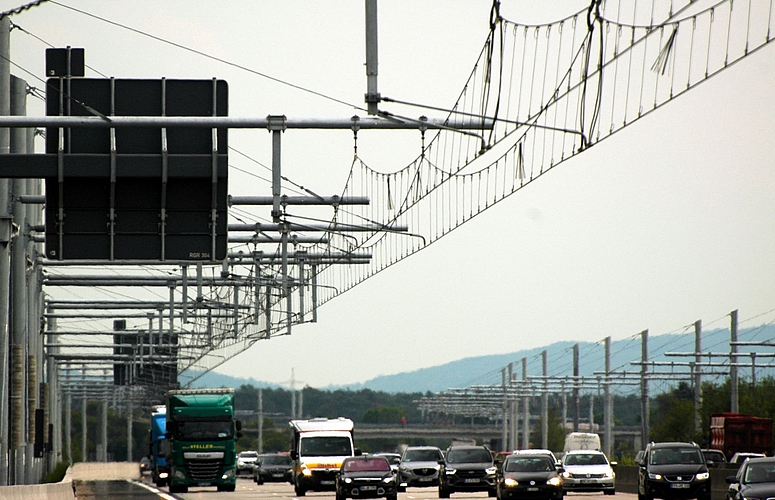 Oberleitung LKW Deutschland Autobahn