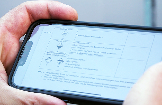 gefahrgut-begleitschreiben-auf-smartphone