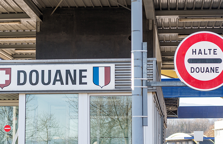 Adobe Zoll Schweiz Frankreich