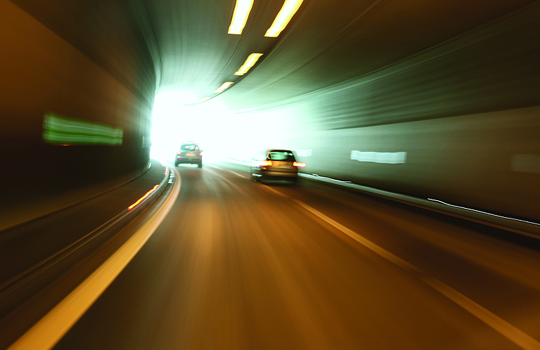Fahrzeuge im Tunnel